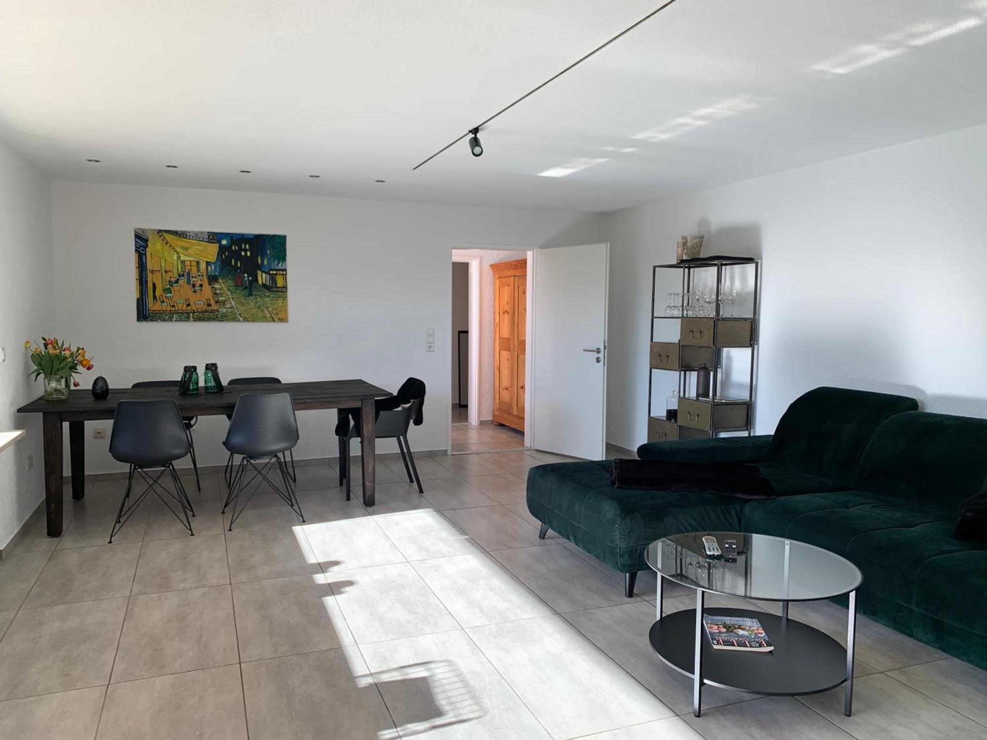 Ferienwohnung Ruhig, Sonnig Und Etwas Speziell Hilzingen Exterior foto