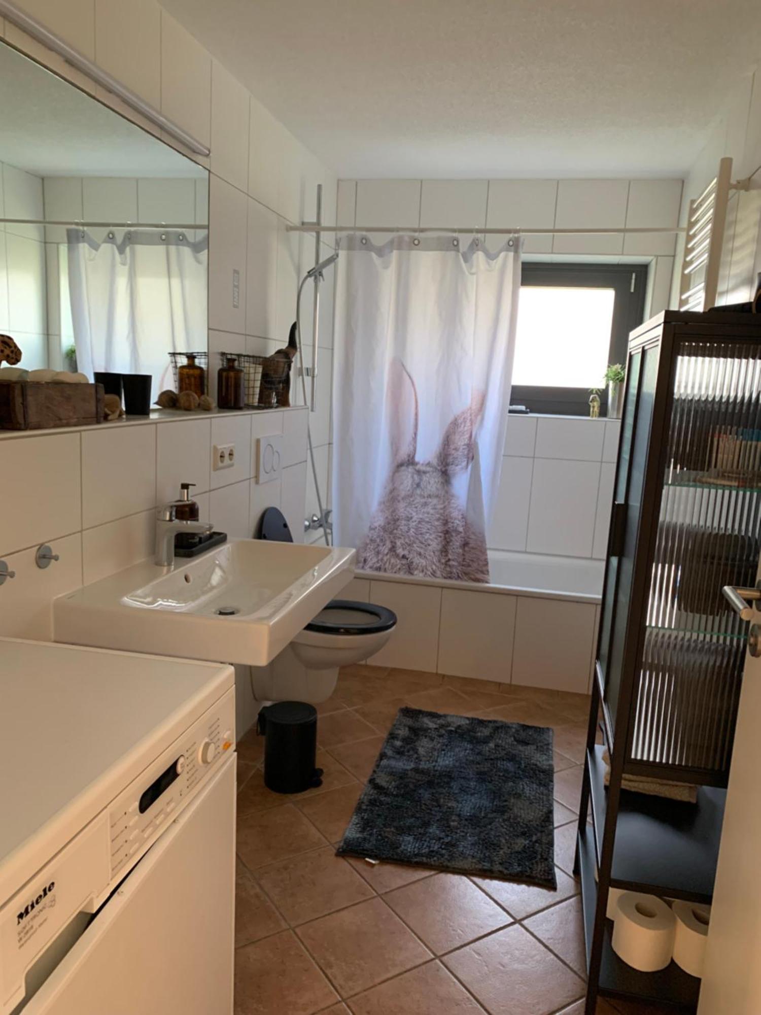 Ferienwohnung Ruhig, Sonnig Und Etwas Speziell Hilzingen Exterior foto