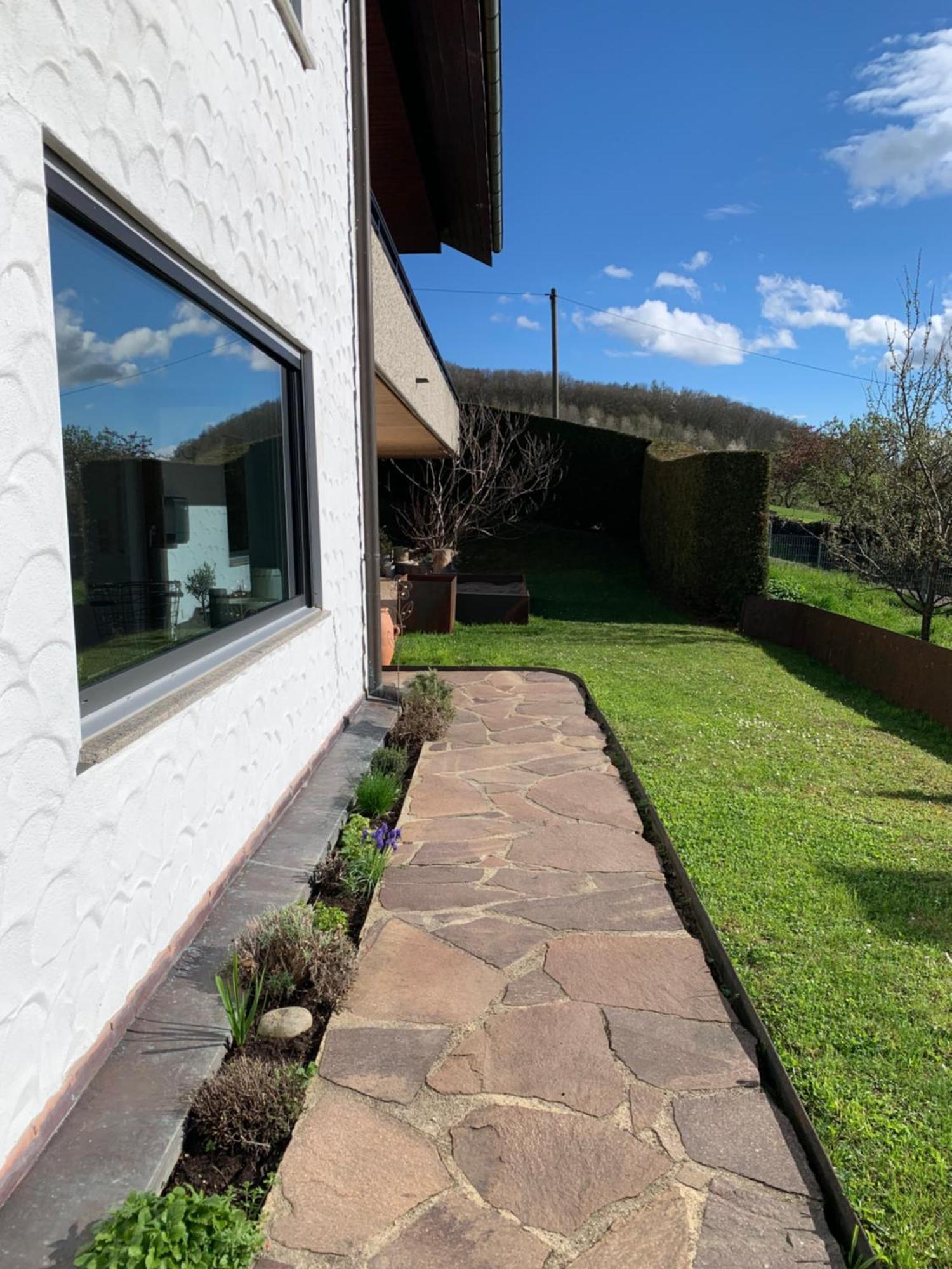 Ferienwohnung Ruhig, Sonnig Und Etwas Speziell Hilzingen Exterior foto