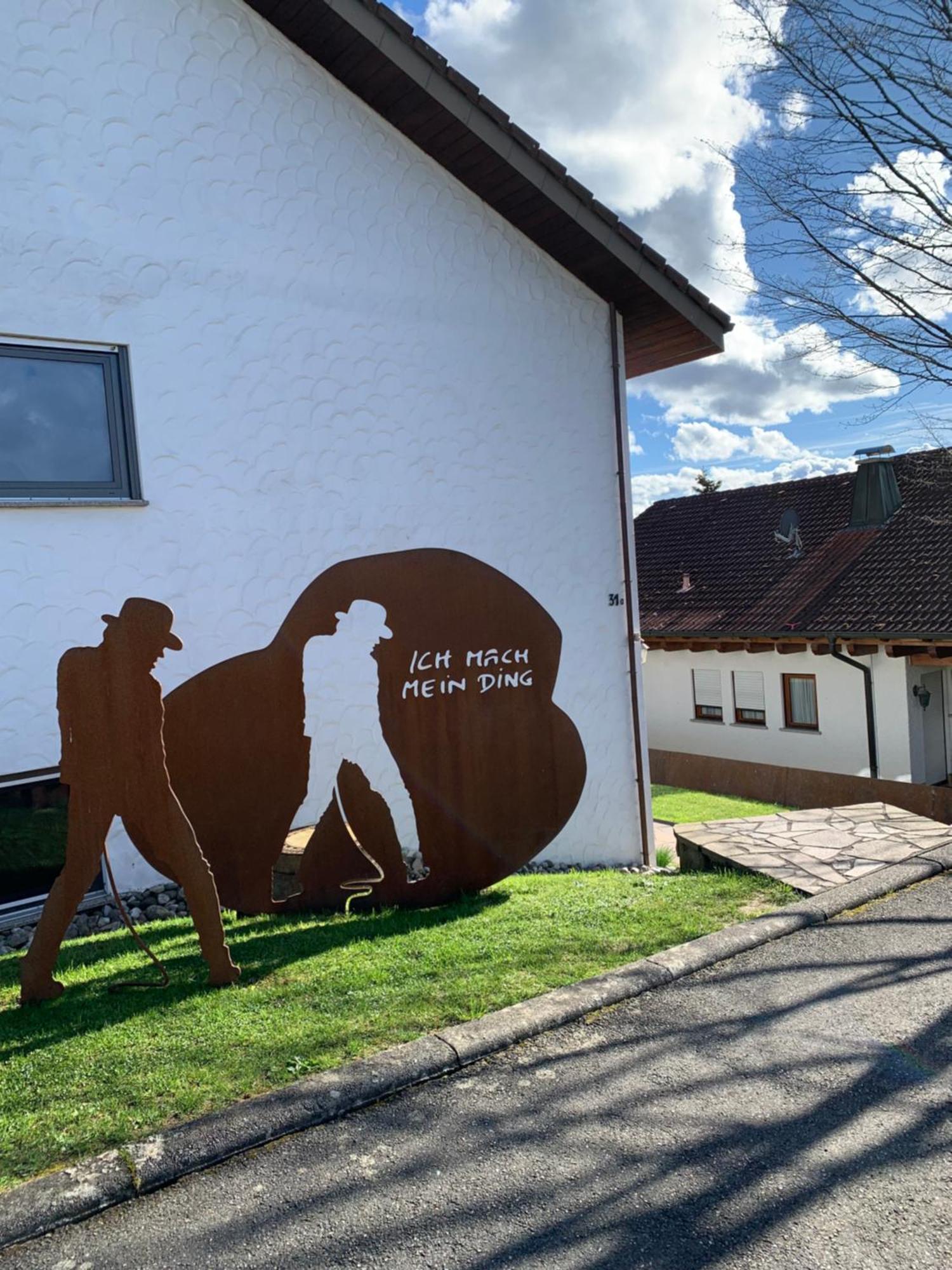 Ferienwohnung Ruhig, Sonnig Und Etwas Speziell Hilzingen Exterior foto